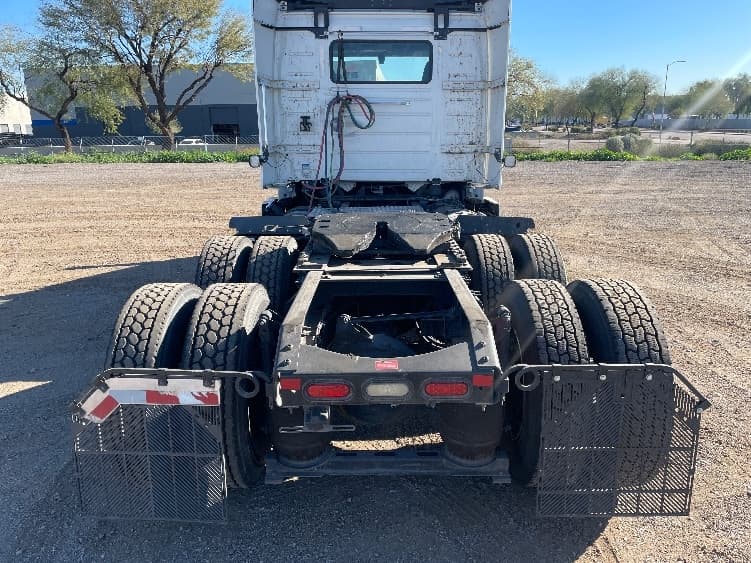 2020 Volvo VNR 640 — photo 6