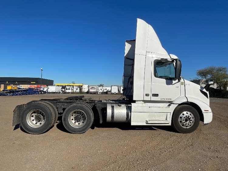 2020 Volvo VNR 640 — photo 8