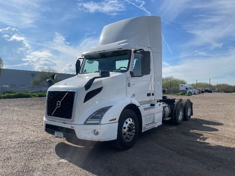 2020 Volvo VNR 640 — photo 3