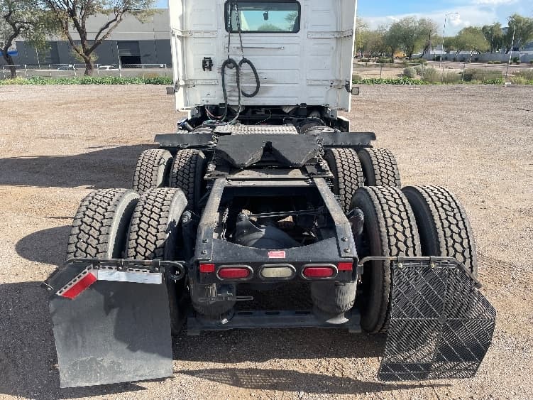 2020 Volvo VNR 640 — photo 6