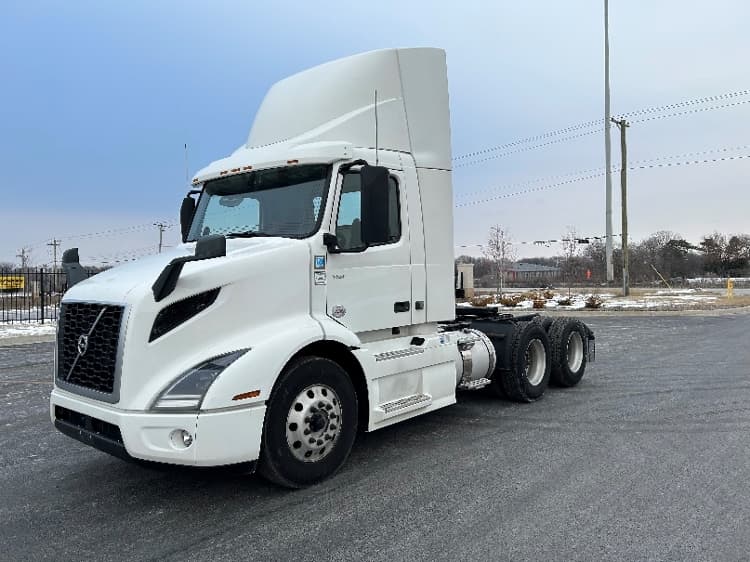2021 Volvo VNR 640 — photo 3