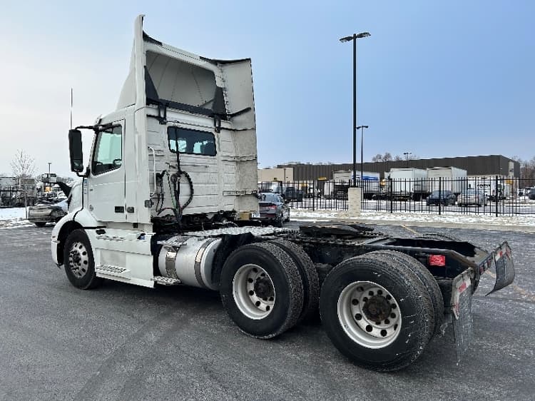 2021 Volvo VNR 640 — photo 4