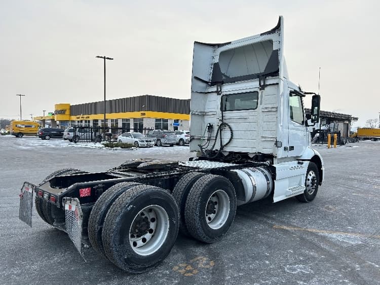 2021 Volvo VNR 640 — photo 6