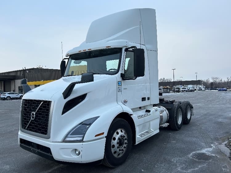 2021 Volvo VNR 640 — photo 3