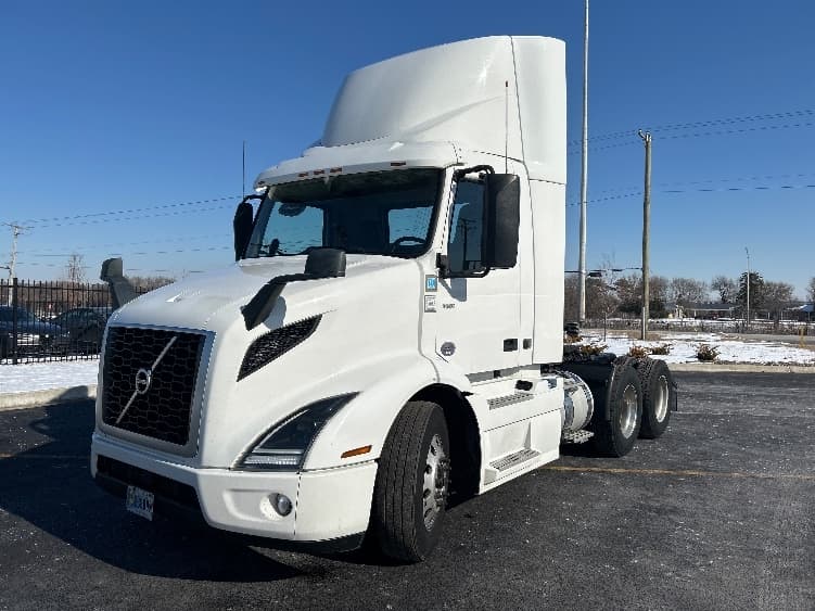 2021 Volvo VNR 640 — photo 3