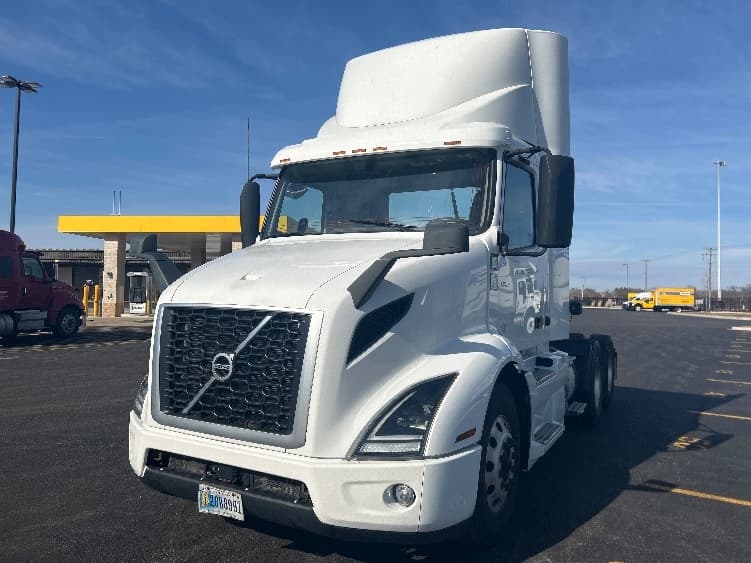2021 Volvo VNR 640 — photo 3