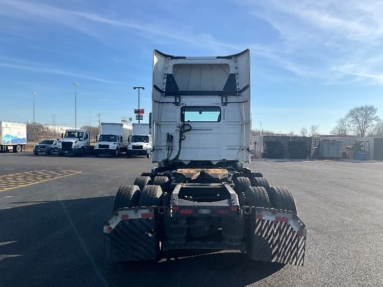 2021 Volvo VNR 640 — photo 6