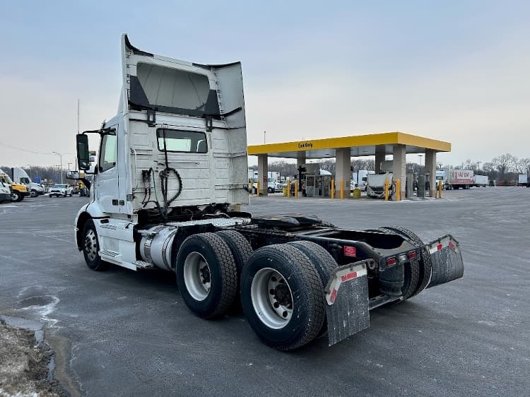 2021 Volvo VNR 640 — photo 4