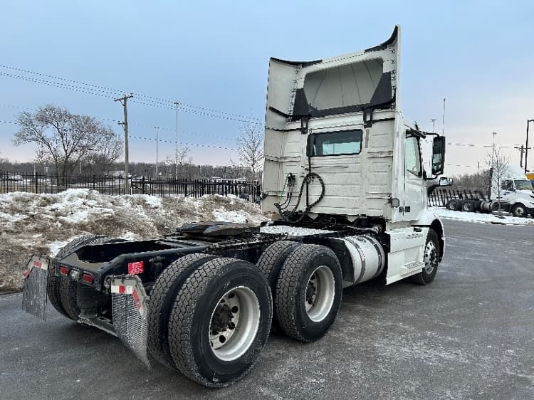 2021 Volvo VNR 640 — photo 6