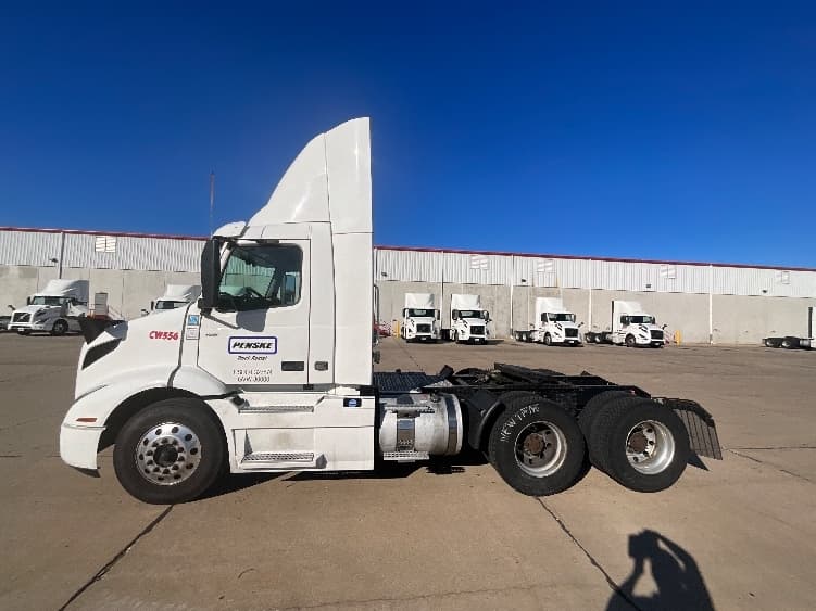 2021 Volvo VNR 640 — photo 4
