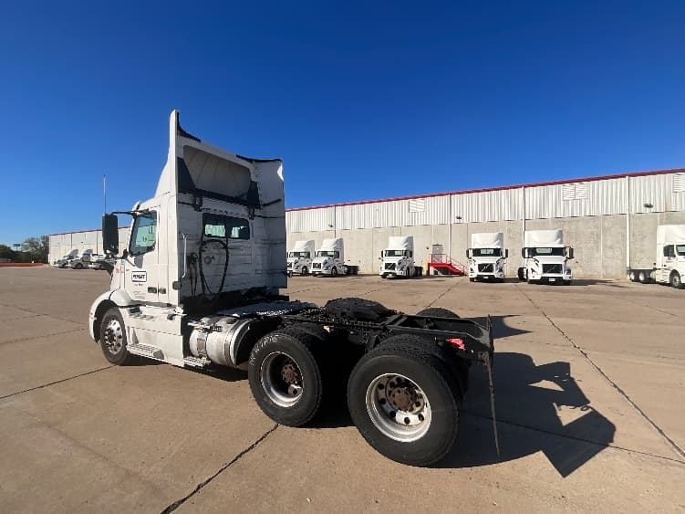2021 Volvo VNR 640 — photo 5