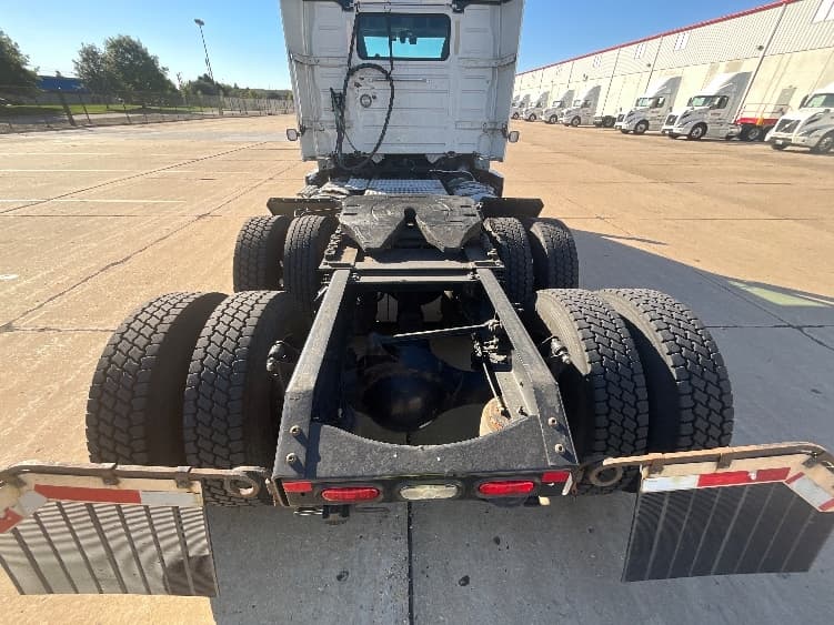 2021 Volvo VNR 640 — photo 6