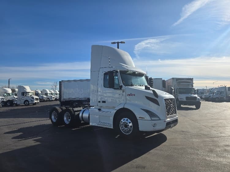 2021 Volvo VNR 640
