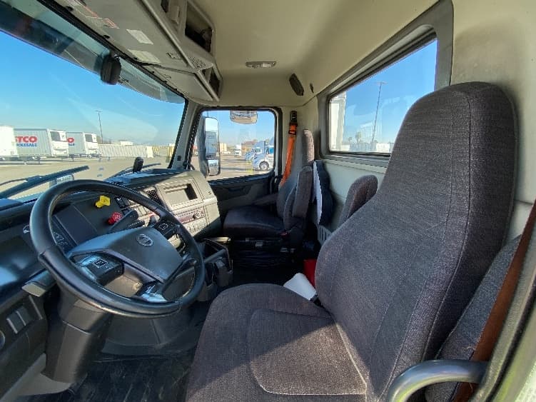 2021 Volvo VNR 640 — photo 10
