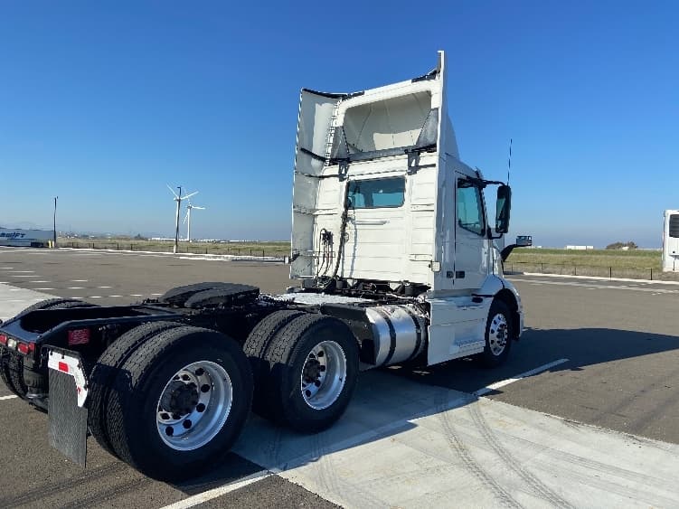 2021 Volvo VNR 640 — photo 7