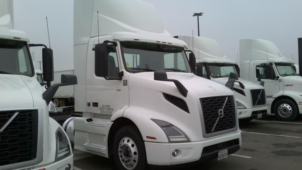 2021 Volvo VNR 640 — photo 3
