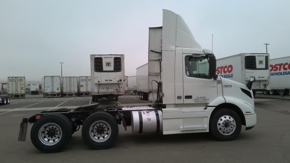 2021 Volvo VNR 640 — photo 8