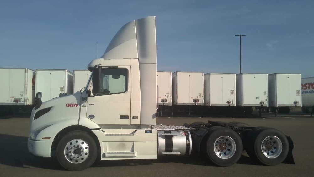 2021 Volvo VNR 640 — photo 4