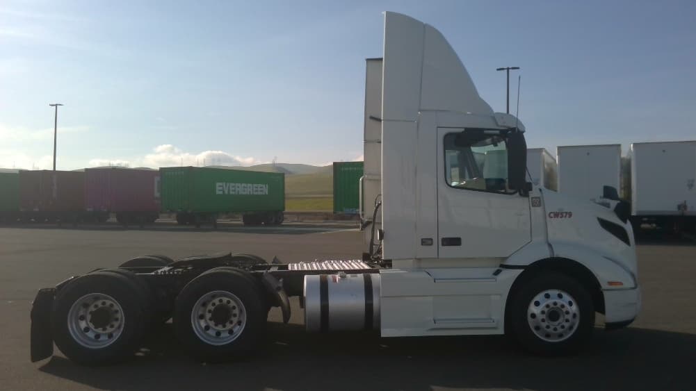 2021 Volvo VNR 640 — photo 8