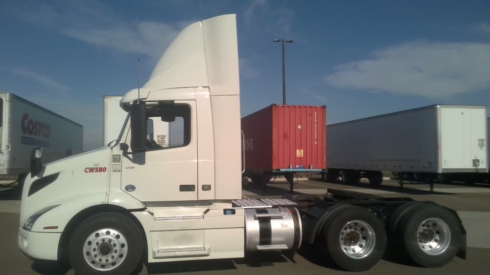 2021 Volvo VNR 640 — photo 4