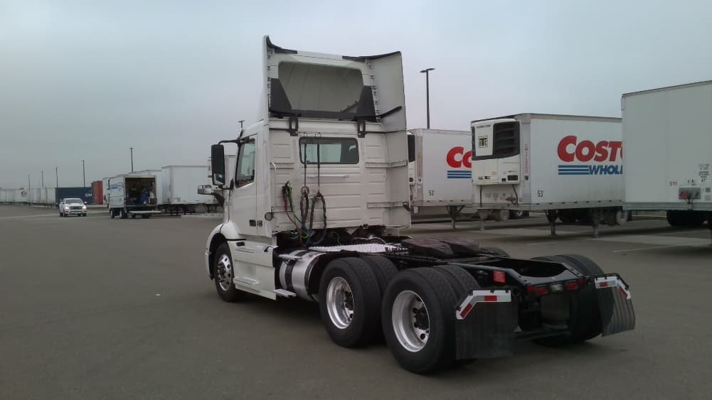 2021 Volvo VNR 640 — photo 5