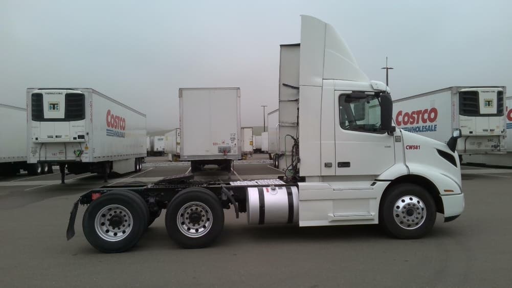 2021 Volvo VNR 640 — photo 8