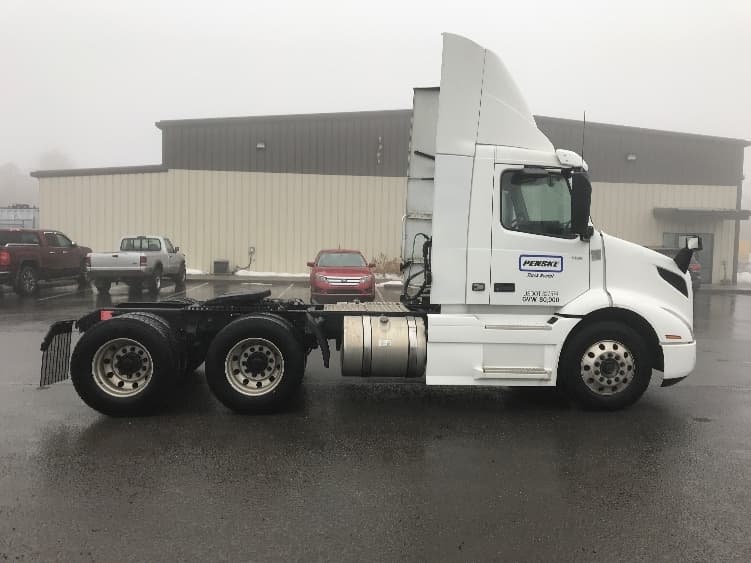 2020 Volvo VNR 640 — photo 8