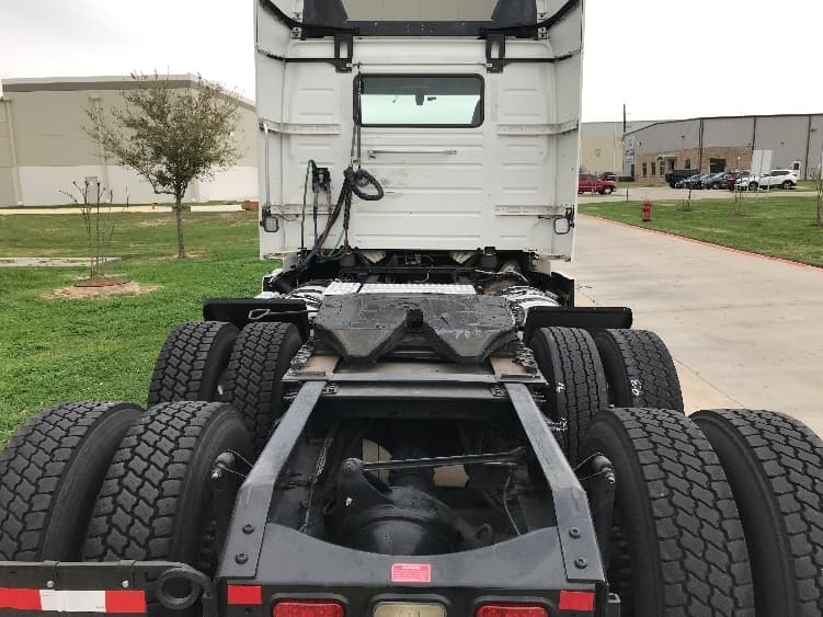 2020 Volvo VNR 640 — photo 6