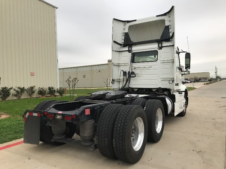 2020 Volvo VNR 640 — photo 7