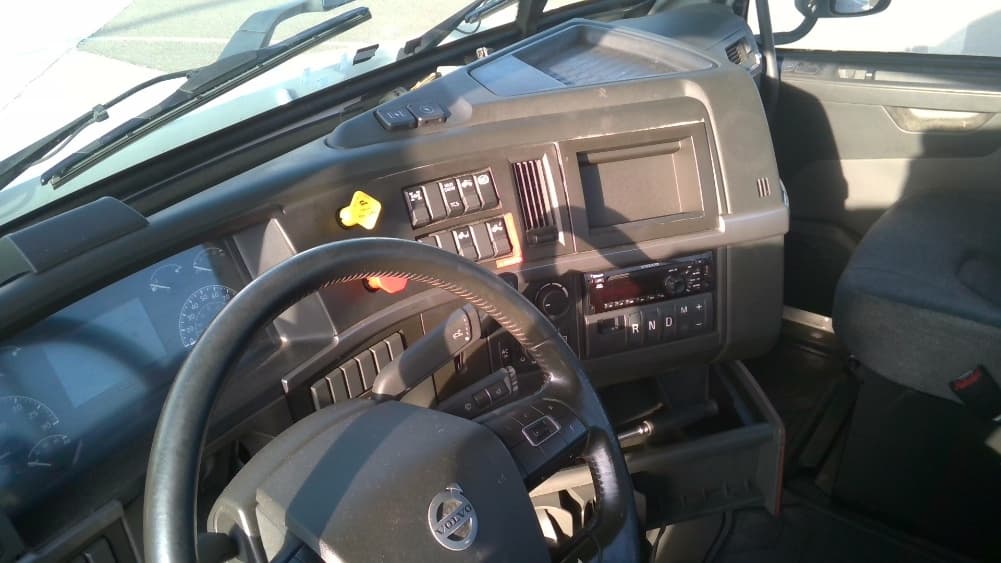 2021 Volvo VNR 640 — photo 10