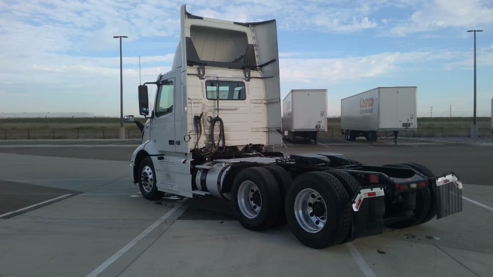 2021 Volvo VNR 640 — photo 5