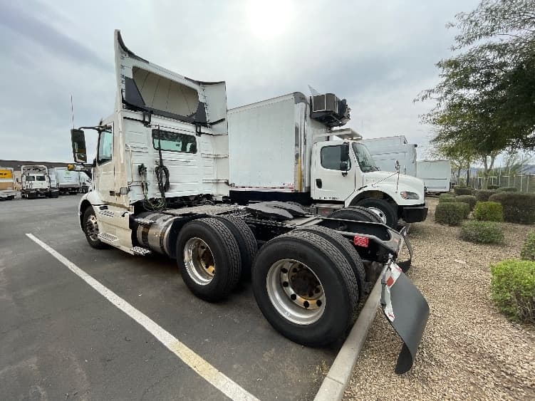 2021 Volvo VNR 640 — photo 5