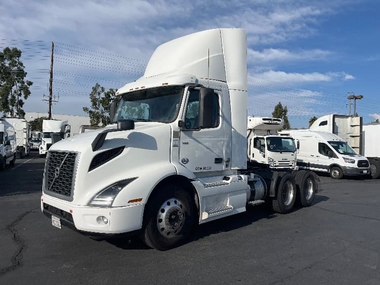 2020 Volvo VNR 640 — photo 3