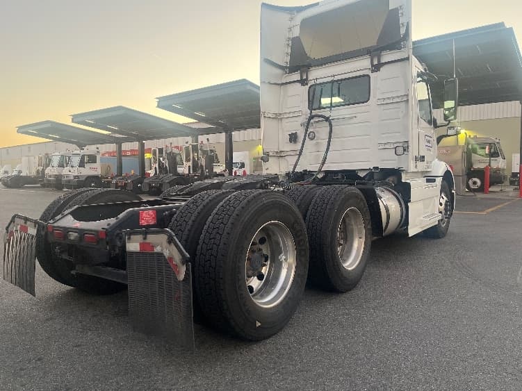 2020 Volvo VNR 640 — photo 7