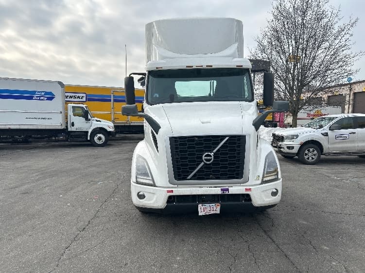 2020 Volvo VNR 640 — photo 2