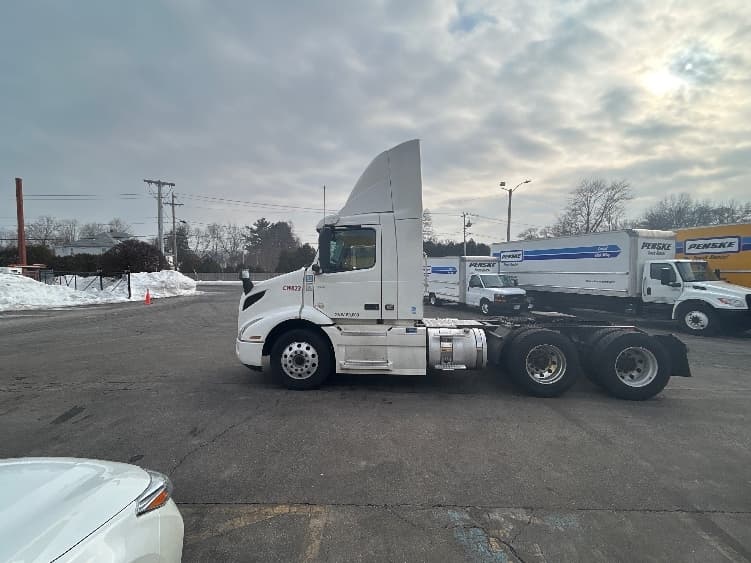 2020 Volvo VNR 640 — photo 4