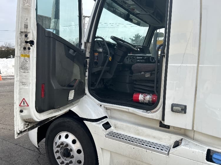 2020 Volvo VNR 640 — photo 9