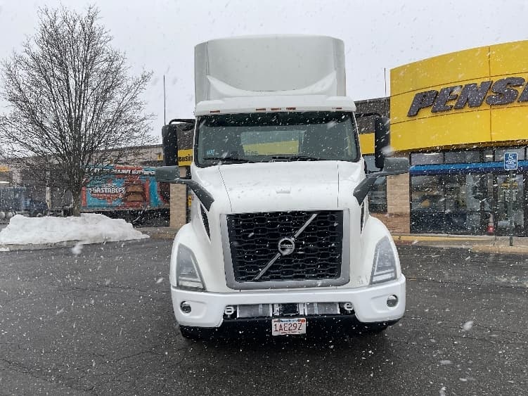 2020 Volvo VNR 640 — photo 2