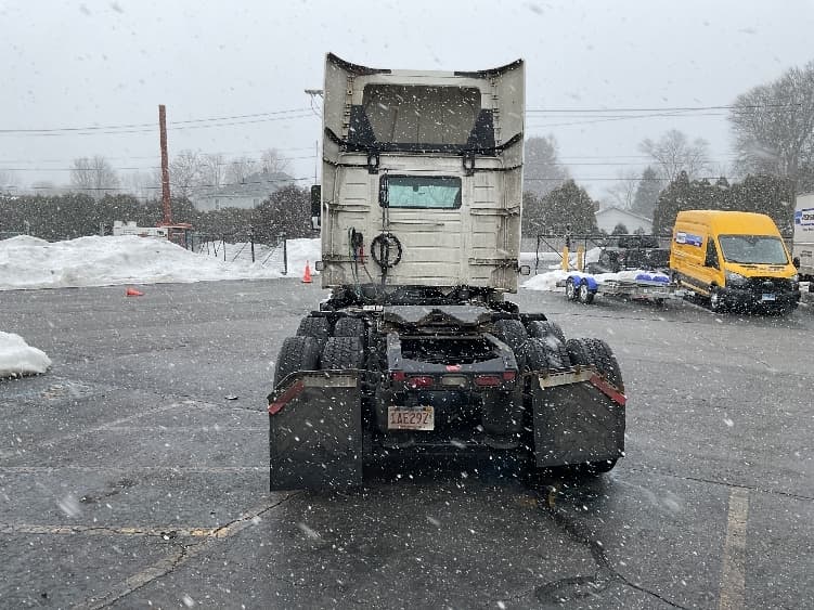 2020 Volvo VNR 640 — photo 6