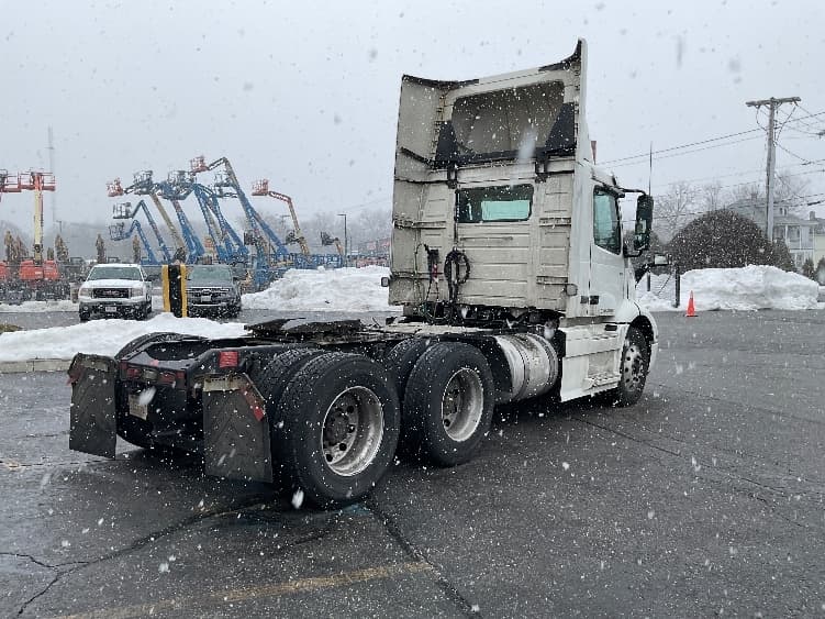2020 Volvo VNR 640 — photo 7
