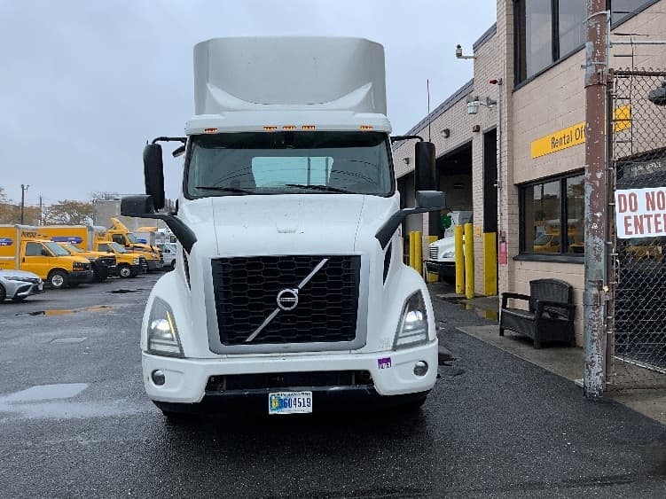 2020 Volvo VNR 640 — photo 2
