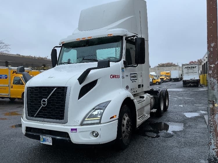 2020 Volvo VNR 640 — photo 3