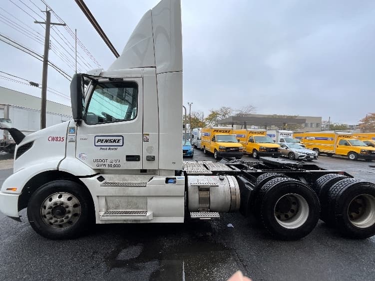 2020 Volvo VNR 640 — photo 4