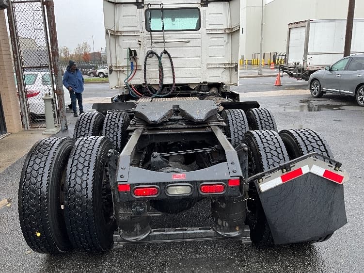 2020 Volvo VNR 640 — photo 6