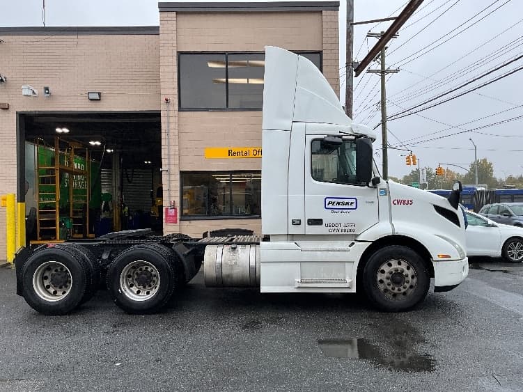 2020 Volvo VNR 640 — photo 8