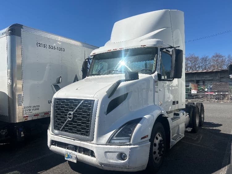 2020 Volvo VNR 640 — photo 3