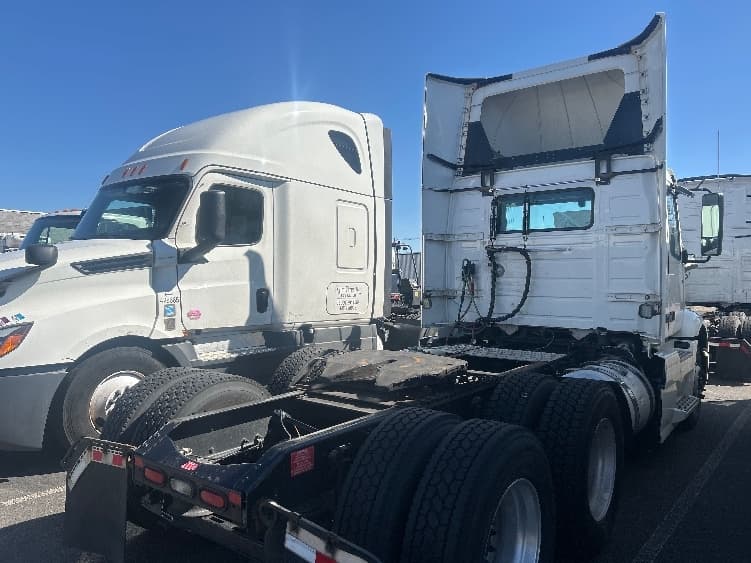 2020 Volvo VNR 640 — photo 7