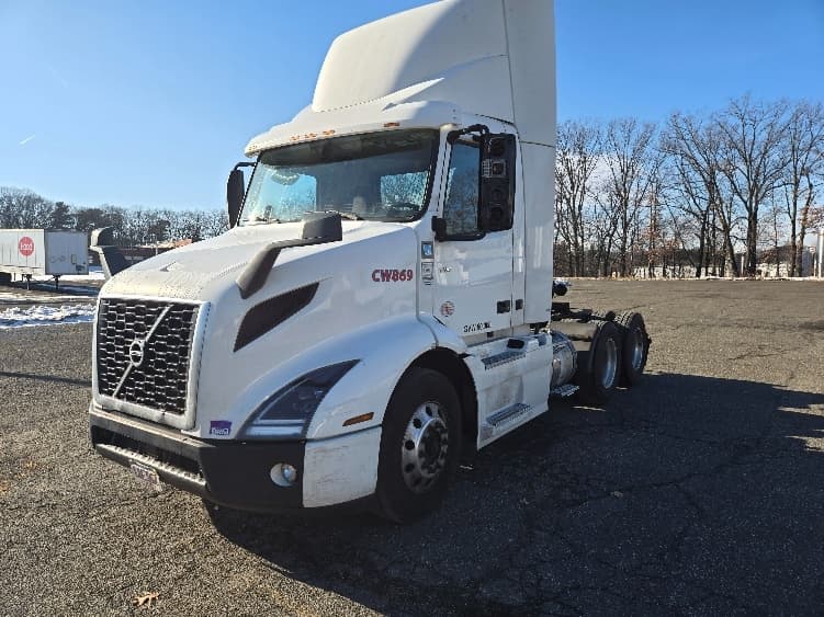 2020 Volvo VNR 640 — photo 3