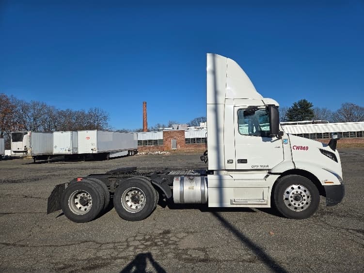 2020 Volvo VNR 640 — photo 8