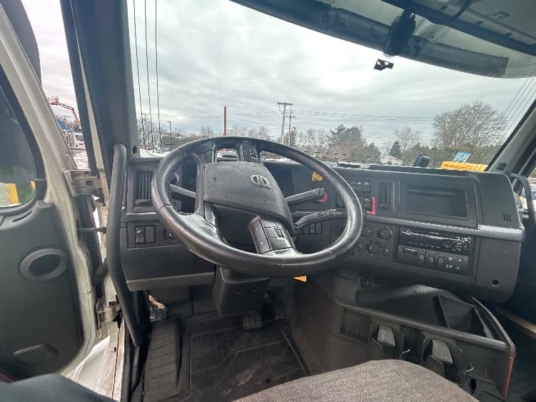 2020 Volvo VNR 640 — photo 10